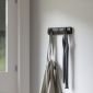 Закачалка за стена с 3 броя закачалки Umbra Flip - цвят черен/орех - 222725