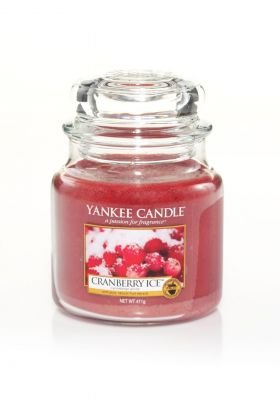 Ароматна свещ в среден буркан Yankee Candle Cranberry Ice