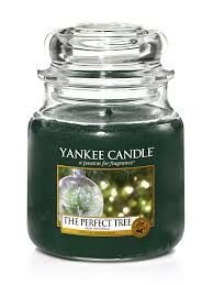 Ароматна свещ в среден буркан Yankee Candle The Perfect Tree