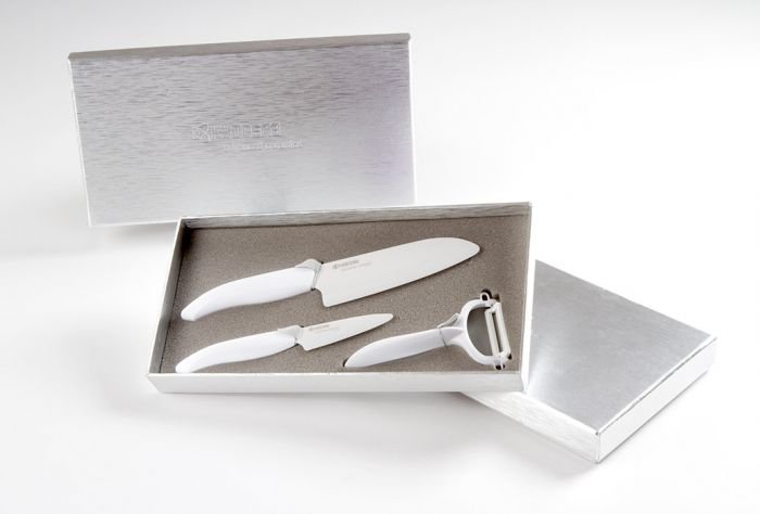 Комплект от 2 бр. керамични ножове и белачка Kyocera в подаръчна кутия