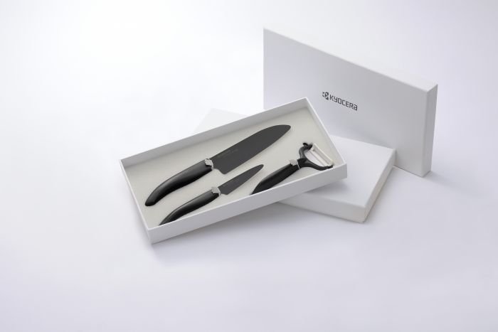 Комплект от 2 броя черни керамични ножове и белачка Kyocera в кутия