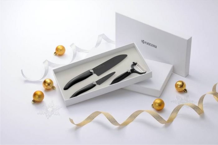 Комплект от 2 бр. черни керамични ножове и белачка Kyocera в подаръчна кутия