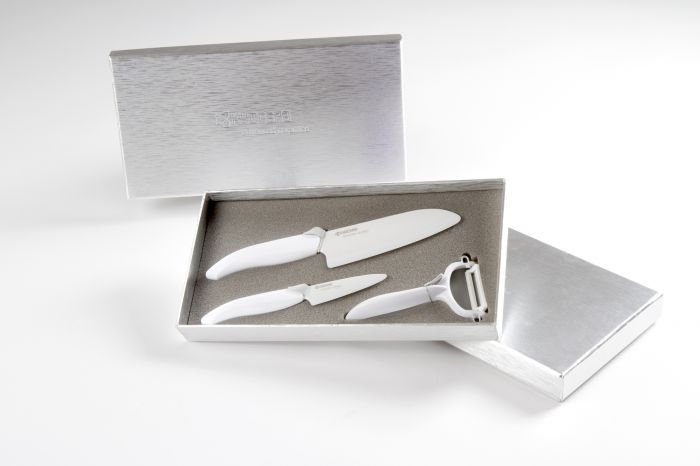 Комплект от 2 броя керамични ножове и белачка Kyocera в кутия